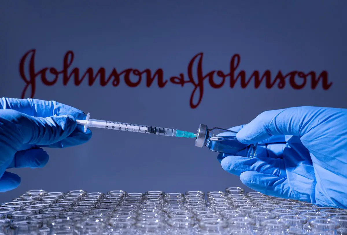  EE.UU. decide reanudar vacunación con Johnson & Johnson