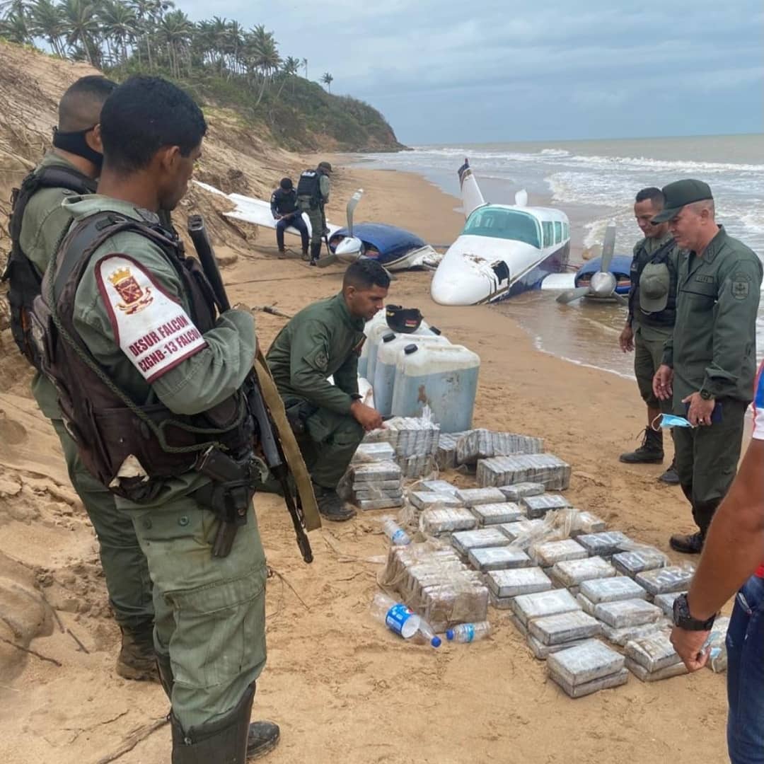  Presos dos colombianos por transportar 120 panelas de cocaína