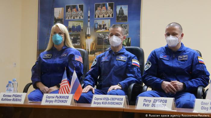 Regresan a Tierra tres tripulantes de estación espacial internacional