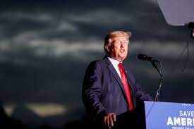 Trump demanda por censura a Facebook, Twitter y Google