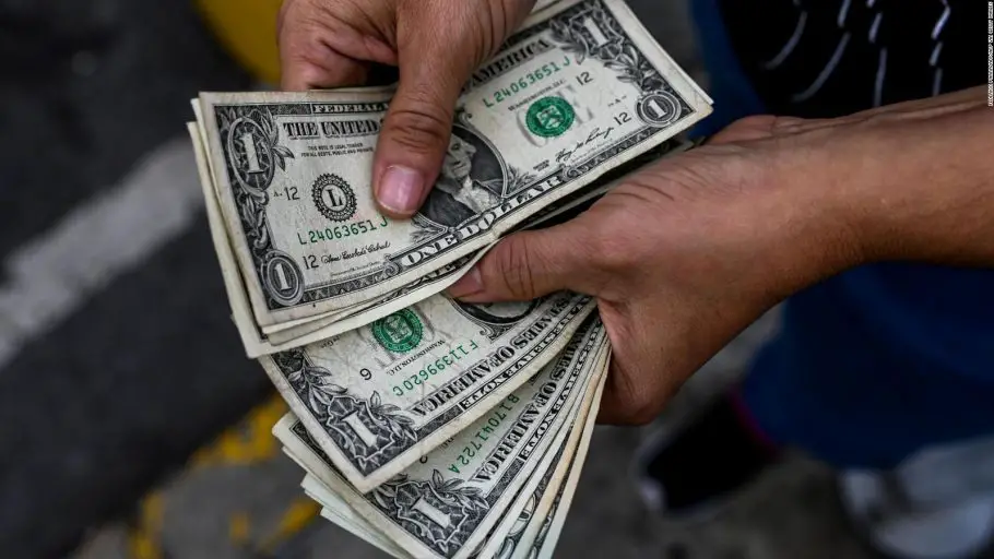 ¿Por qué el dólar paralelo aumentó aceleradamente en medio de la reconversión monetaria?superó los 4 millones de bolívares
