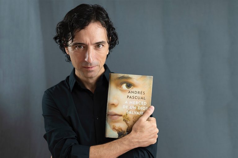 Andrés Pascual: Dejarse llevar por un libro, lo mejor para sobrevivir al covid