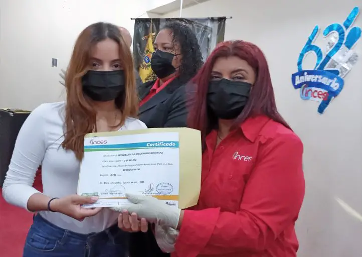 Aprendices del Chamba Juvenil recibieron certificados en diversas ocupaciones productivas