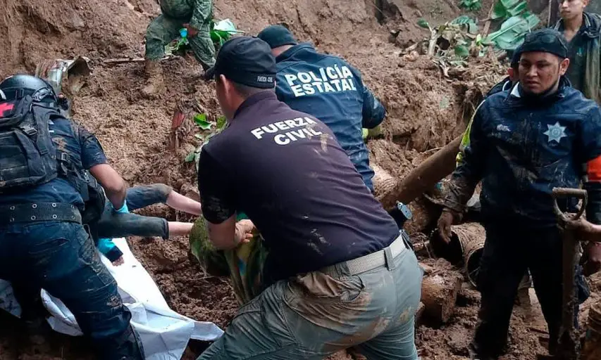 Al menos siete muertos y tres desaparecidos por deslaves en Xalapa