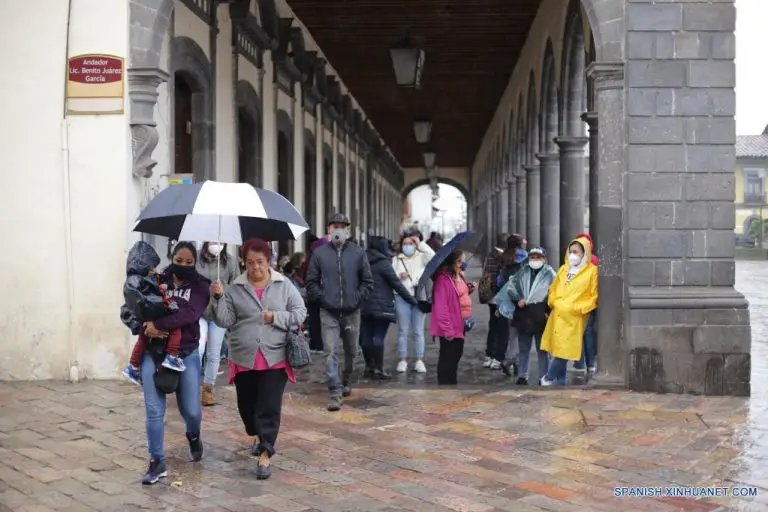 Huracán Nora, de categoría 1, toca tierra en occidente de México