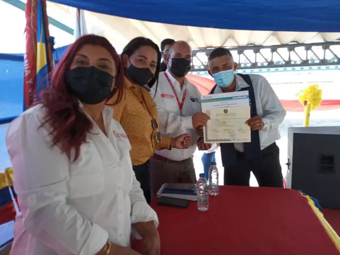 35 trabajadores de Astinave recibieron títulos de Bachiller Productivo a través del Inces