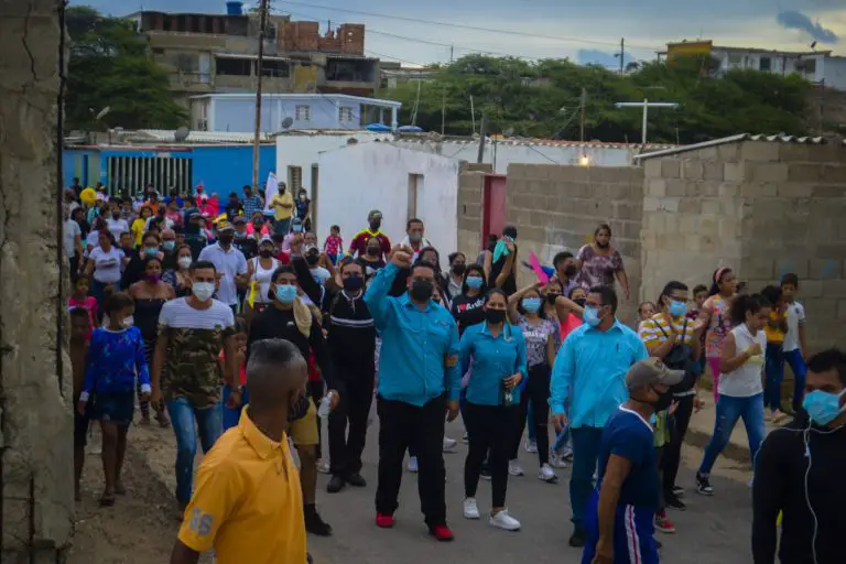 Luis Marcano pinta Carirubana color esperanza en caminatas
