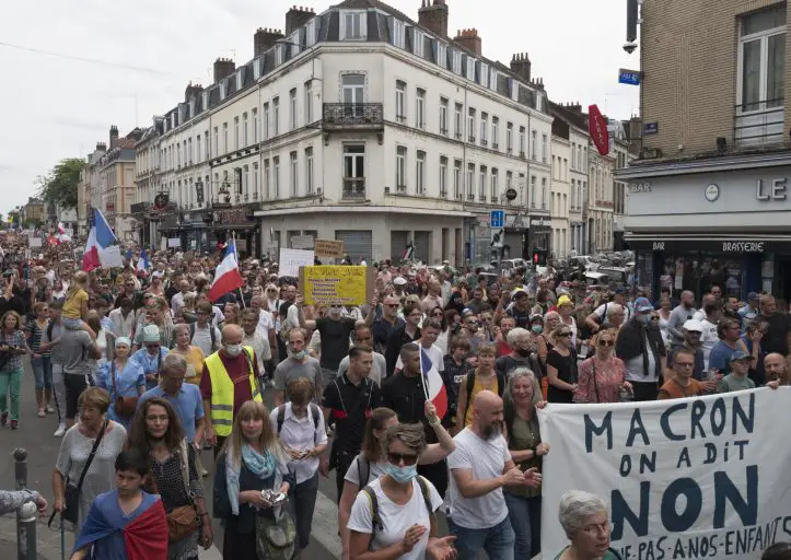 Nuevas protestas en Francia contra pases de coronavirus