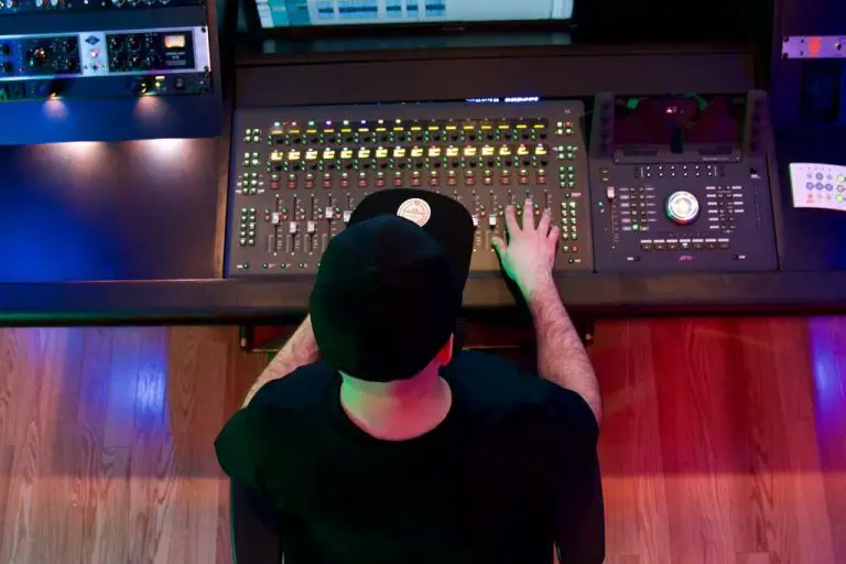 Jr the plug, en el podio de los grandes productores musicales e ingenieros de grabación y mezcla.