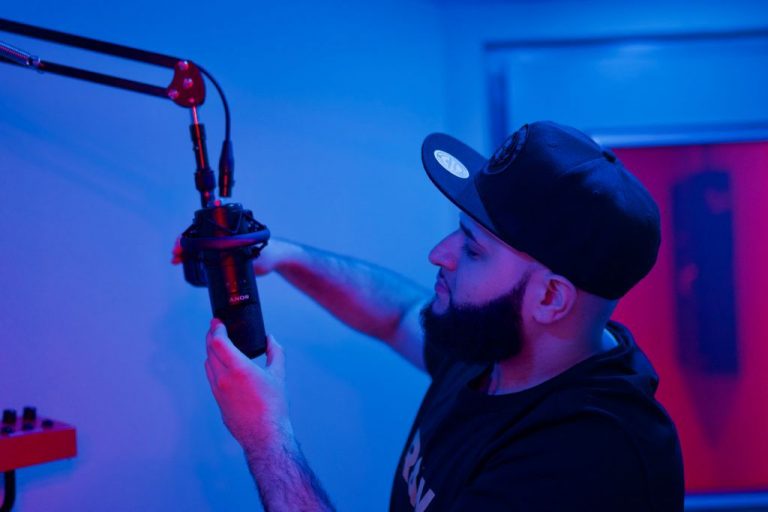Jr the plug, en el podio de los grandes productores musicales e ingenieros de grabación y mezcla.