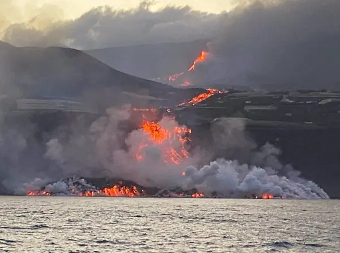 Vulcanólogo: caída de lava al mar en La Palma forma nueva plataforma costera