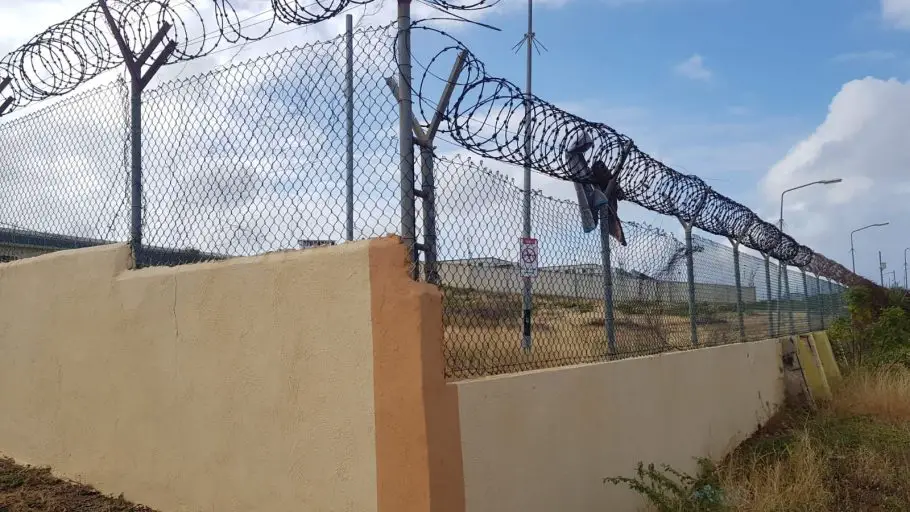 Siete venezolanos indocumentados escaparon de un centro de reclusión en Curazao