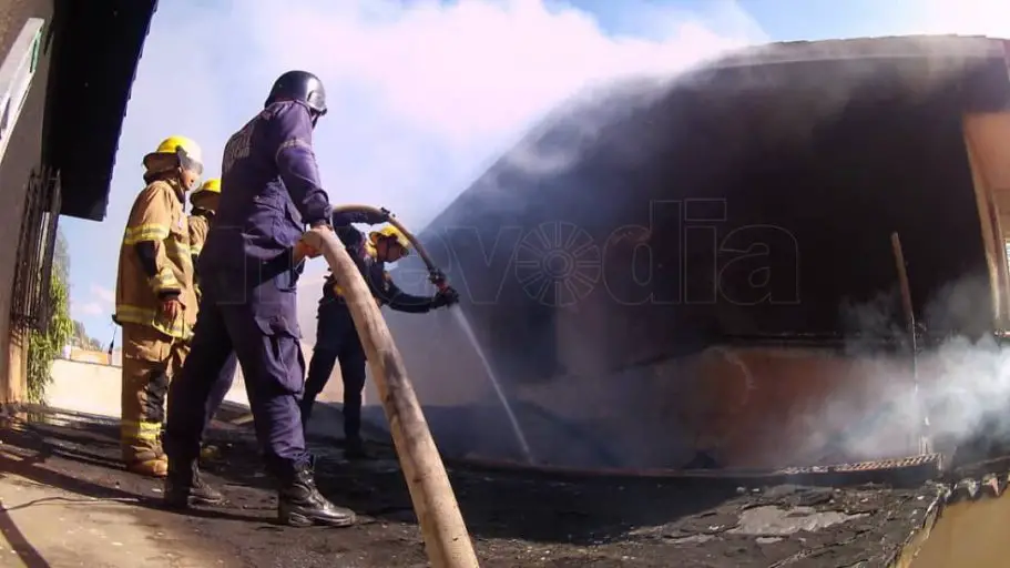 Incendio en la urbanización 450 Años de Coro