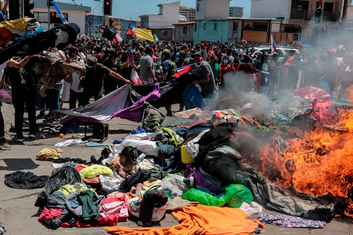  Chile | Imputarán a cuatro personas por quemar las carpas de migrantes venezolanos