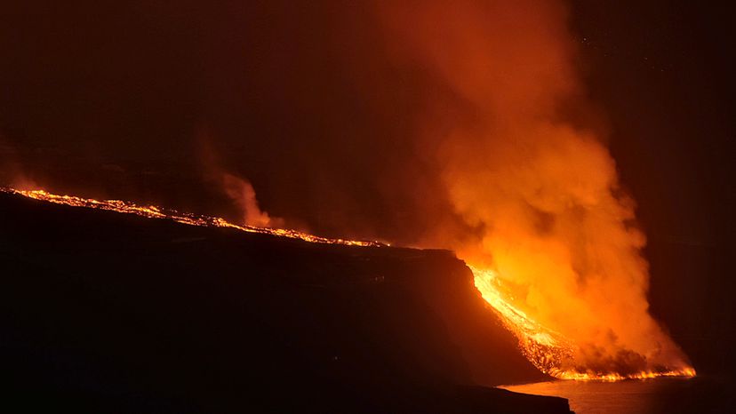 Vulcanólogo: caída de lava al mar en La Palma forma nueva plataforma costera