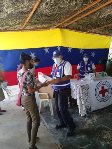 Cruz Roja La Vela brinda apoyo en proceso de vacunación masiva
