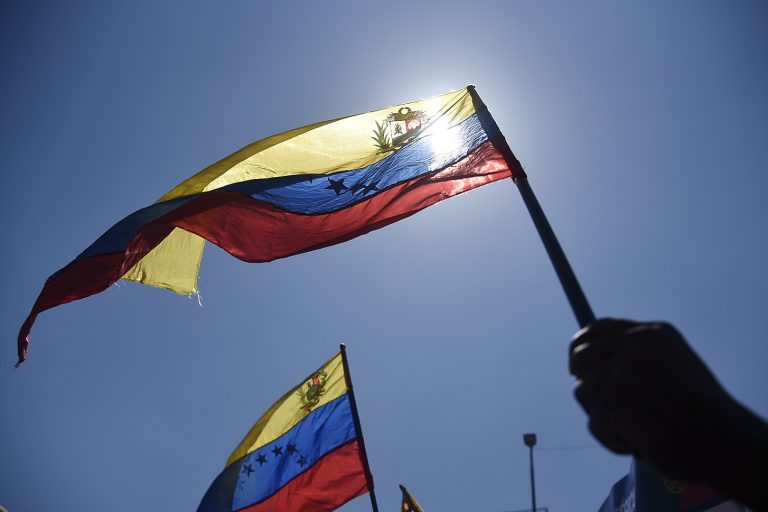 Latinobarómetro 2021: Venezolanos apoyan la democracia