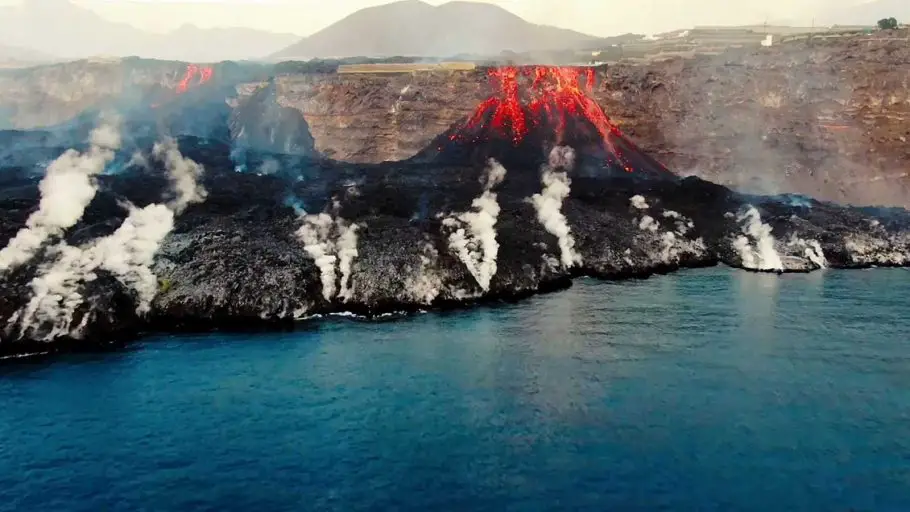 Así corre la lava del volcán de La Palma en el fondo del mar