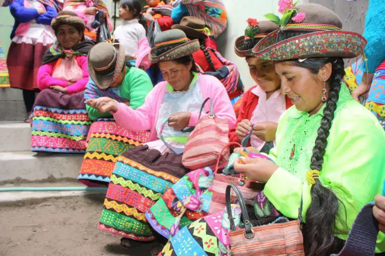 Cumbre de lideresas indígenas abre sesiones en Lima, Perú