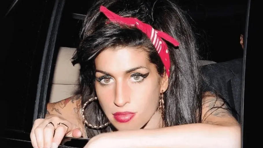 Subastan más de 800 objetos de la cantante Amy Winehouse