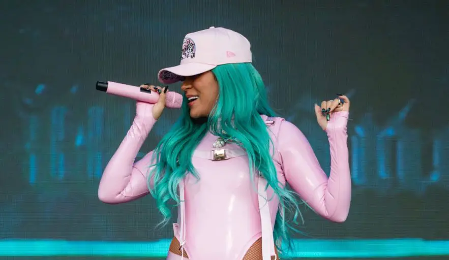 La cantante colombiana Karol G en medio de un concierto Karol G rodó en el escenario