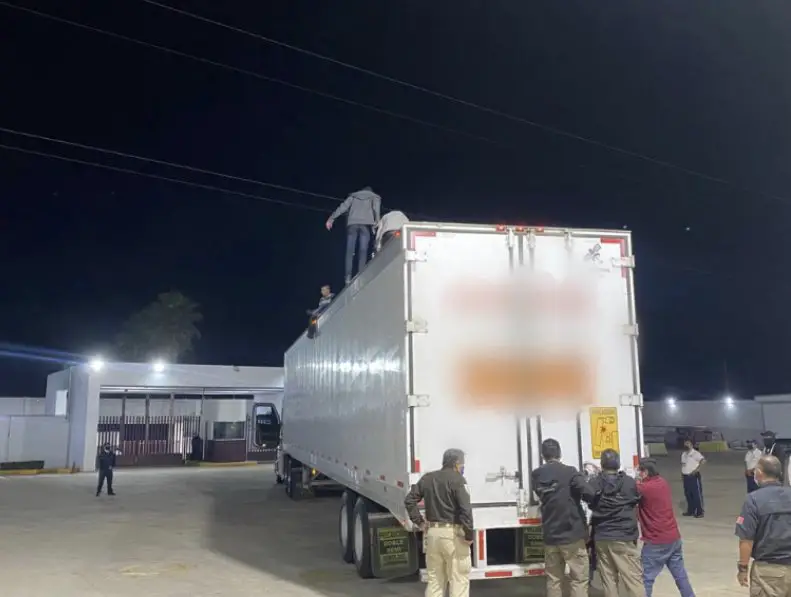 México | Rescatan a 359 personas migrantes ocultas dentro de un camión