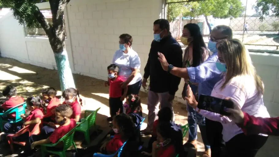 Punto Fijo | Entregan dotaciones a escuela primaria e inicial Héctor M. Peña