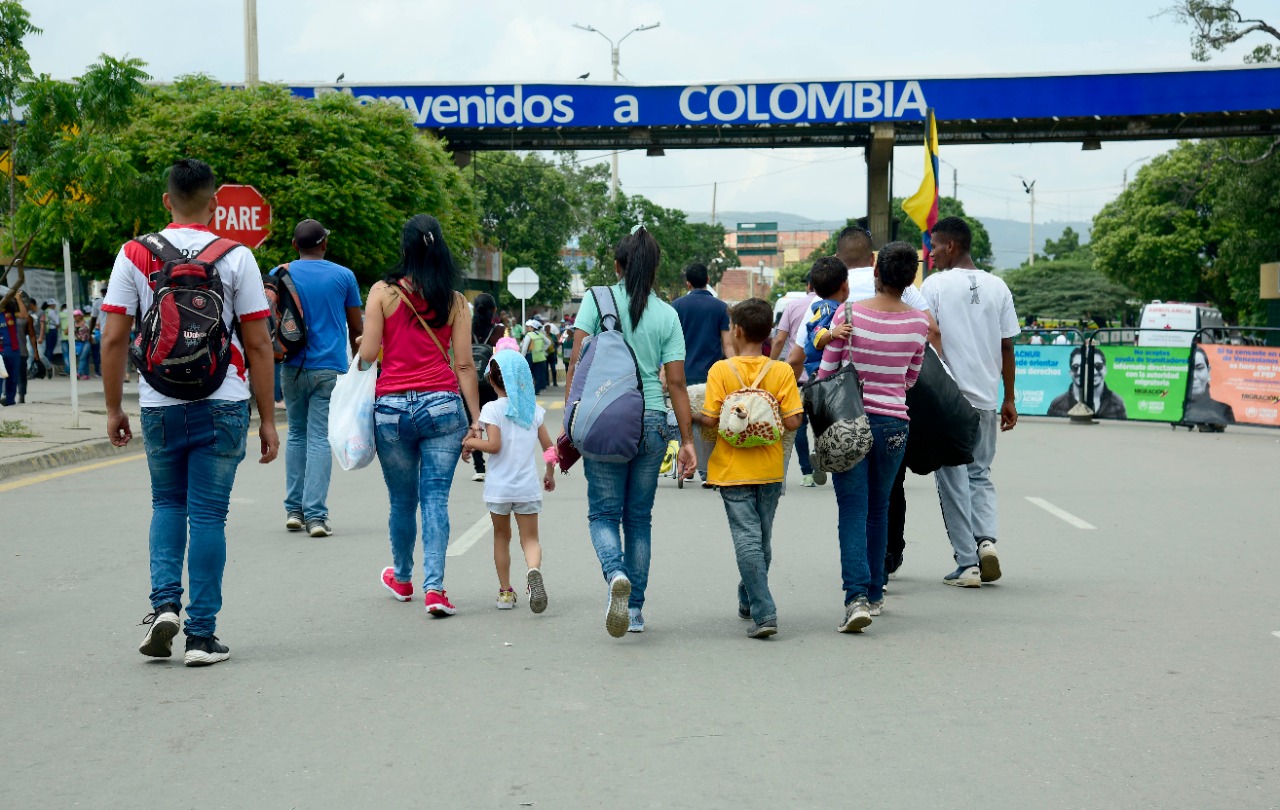  Colombia planea evento para entregar 70 mil permisos a venezolanos