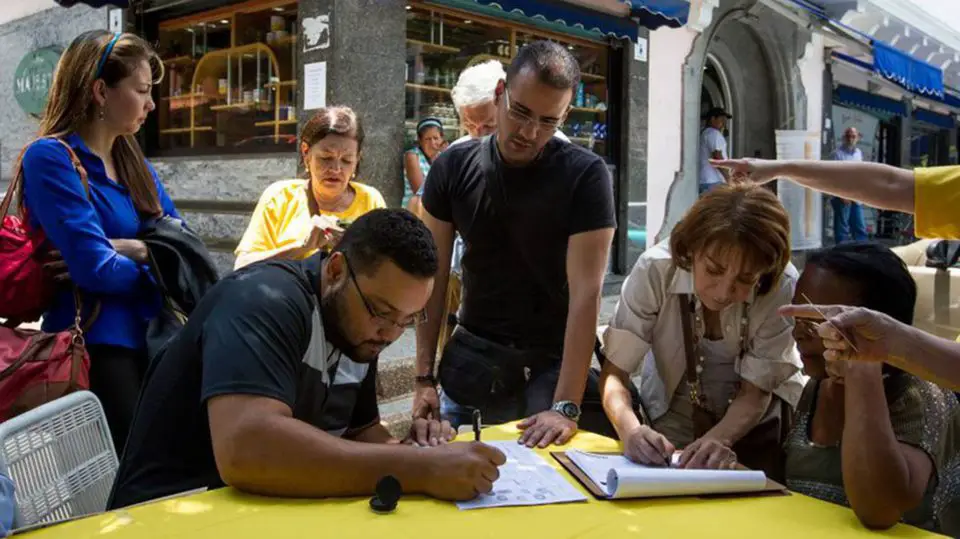  Venezuela debe reunir en 12 horas  4,2 millones de firmas para el revocatorio