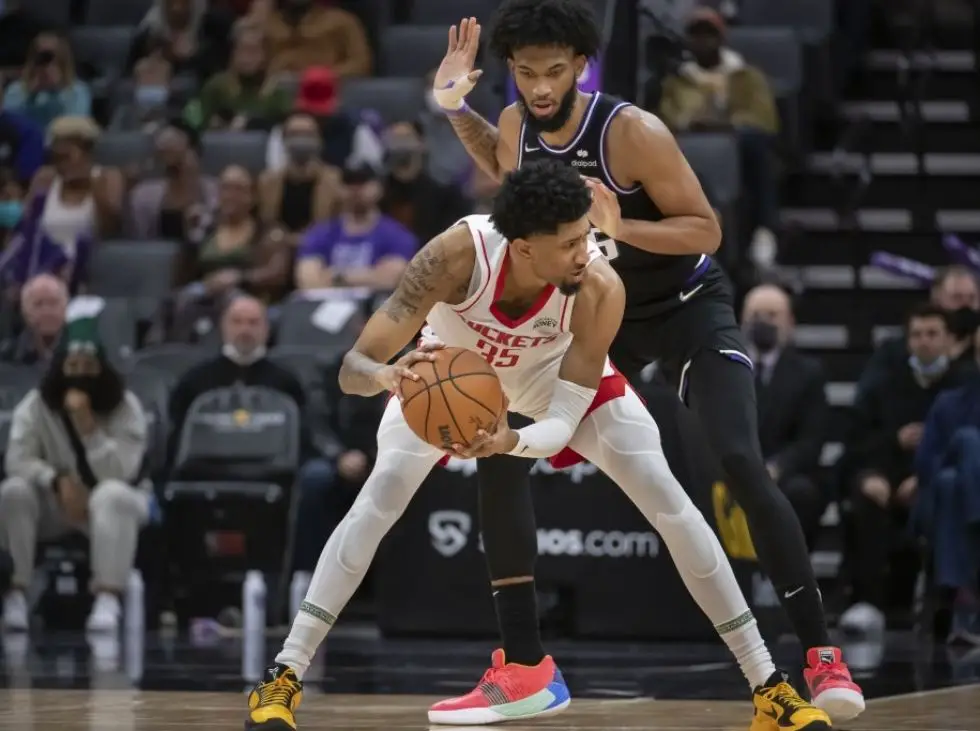  Wood encaminó victoria de Rockets ante Kings