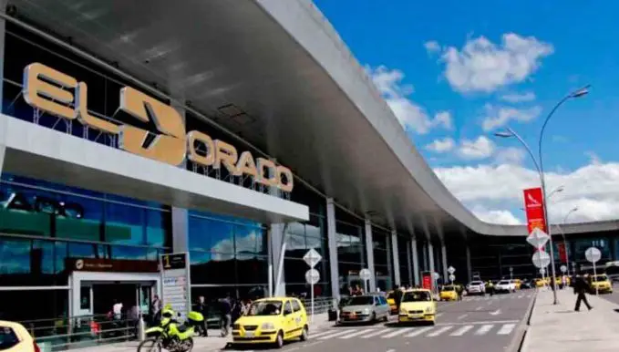  Varados venezolanos en el Aeropuerto Internacional El Dorado de Bogotá