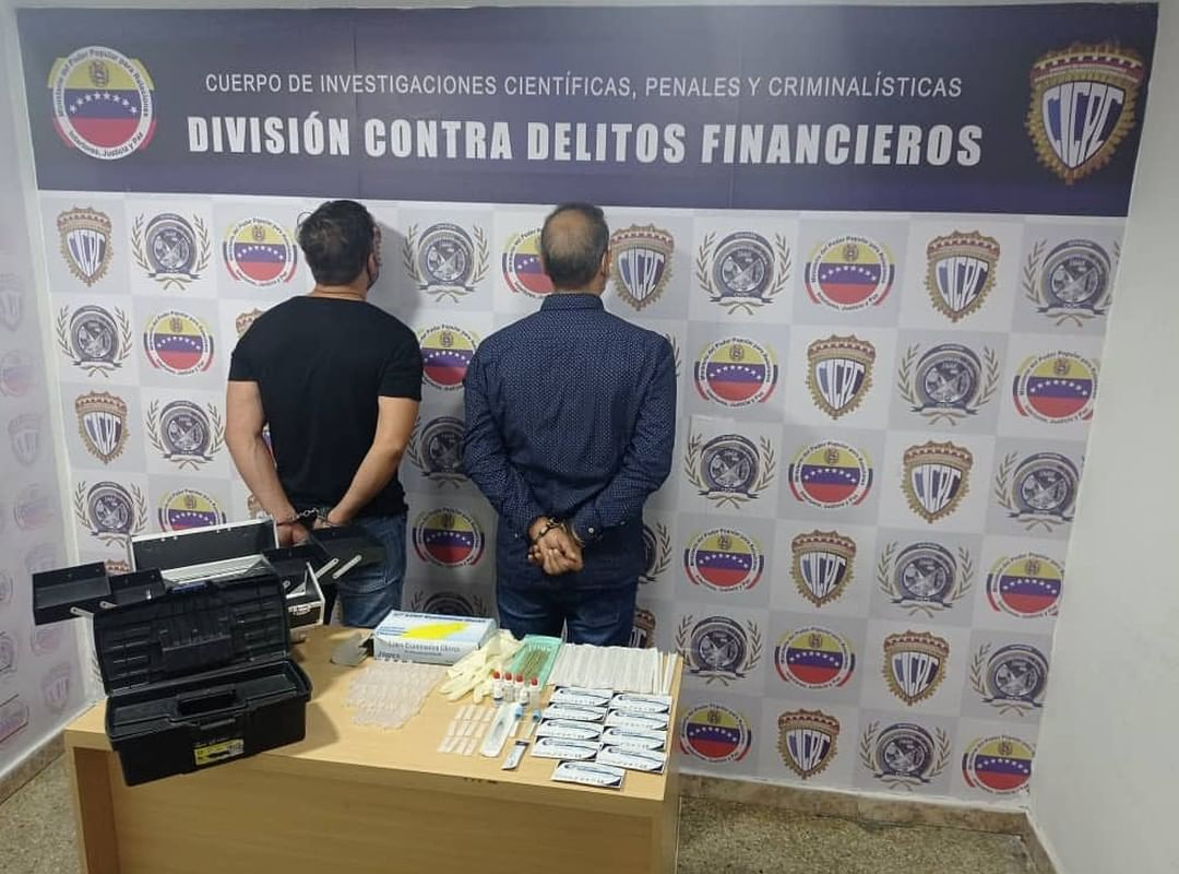  Estos hermanos vendían certificados covid falsos en Caracas