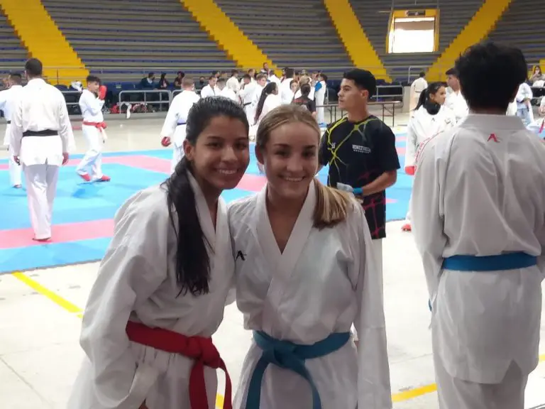 Mariangel Puig compite en el Panamericano de Karate Senior en Curazao