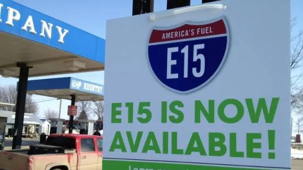 Biden levanta prohibición sobre gasolina con etanol para bajar los precios 0