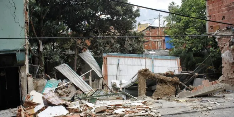 Colapsan 10 viviendas en Caracas tras constantes lluvias