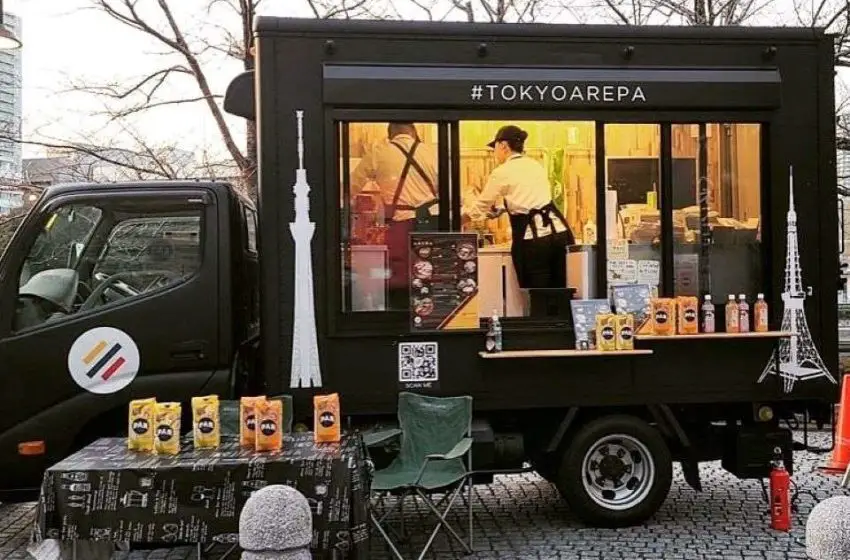  Un «food truck» de arepas venezolanas cautiva paladares en Japón