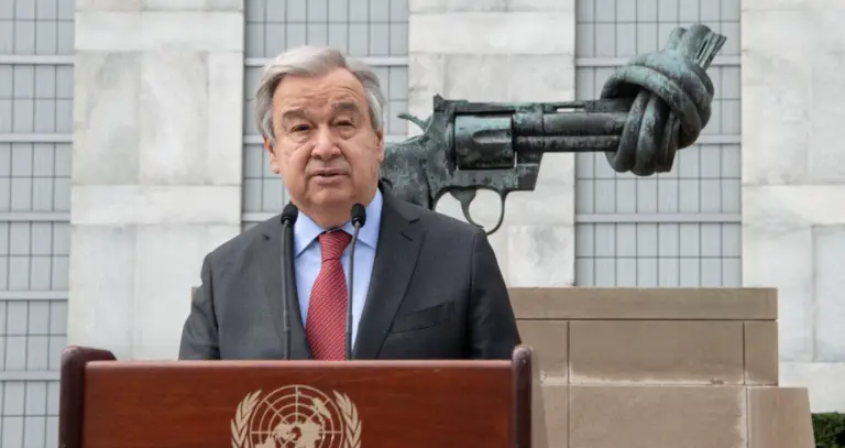 Guterres insta a Rusia a colaborar en investigación de crímenes de guerra