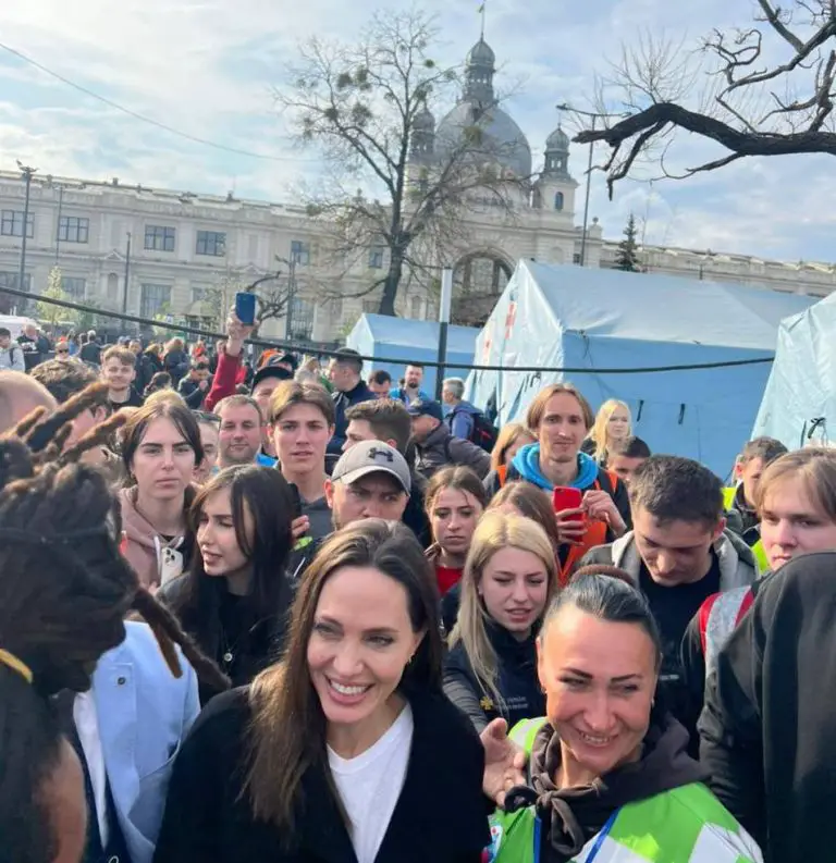 Angelina Jolie de “visita personal” en Leópolis