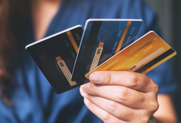 Usuarios reportan aumento de sus tarjetas de crédito: Revisa los límites