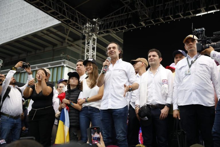 Fico Gutiérrez pide transparencia electoral al cerrar su campaña