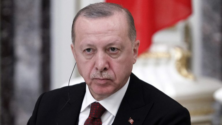 Erdogan mantiene veto, Suecia y Finlandia buscan persuadirlo