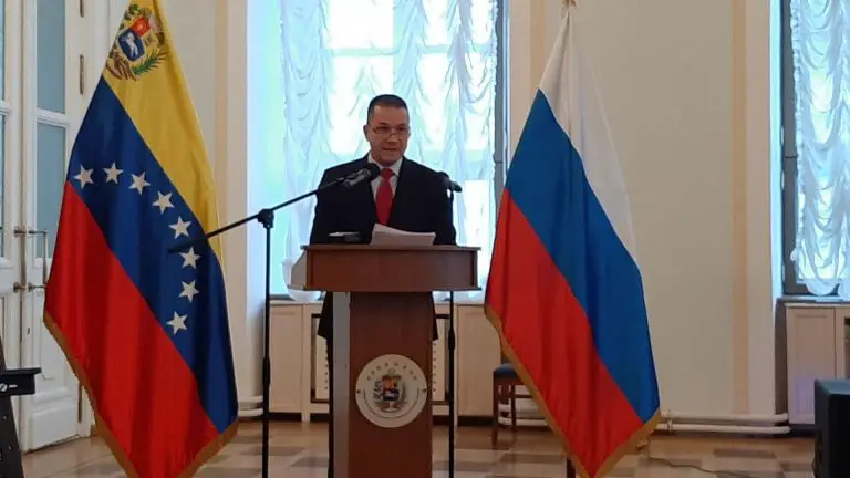 Maduro nombra como canciller de Venezuela a su embajador en Rusia