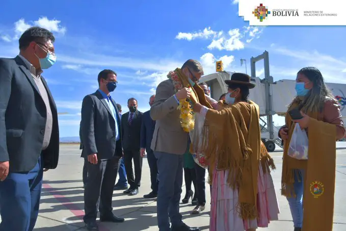 Canciller Plasencia llega a Bolivia para estrechar la relación bilateral