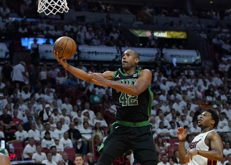 Celtics a un triunfo de avanzar a las finales