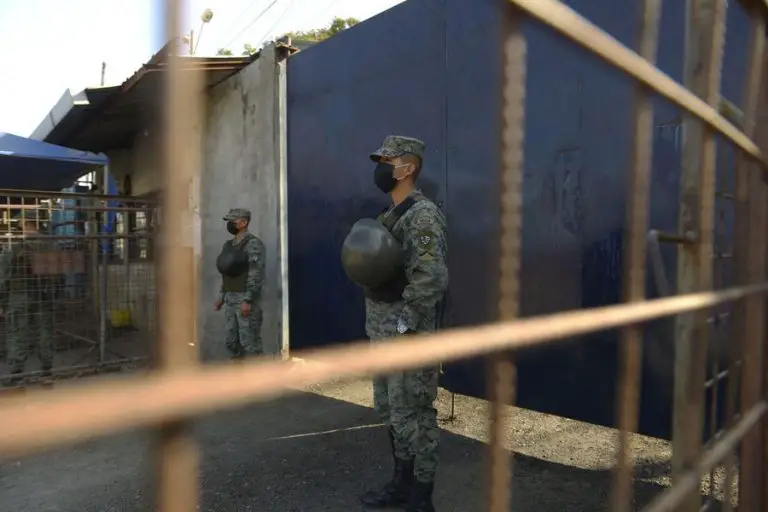 Confirman motín en una cárcel de Ecuador