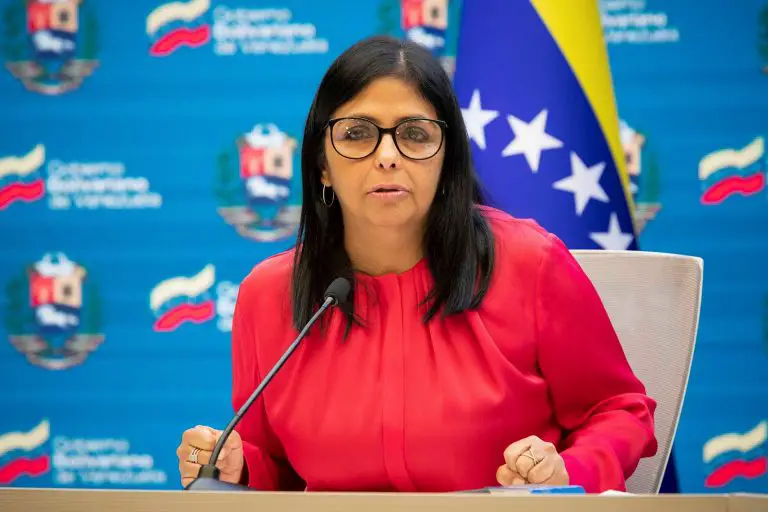 Delcy Rodríguez, asegura los ingresos en Divisas al Estado bajaron 99 %