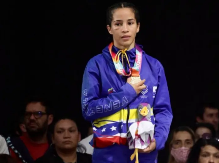 Boxeadora Evimir Guevara otorga la medalla de oro 22 a Venezuela
