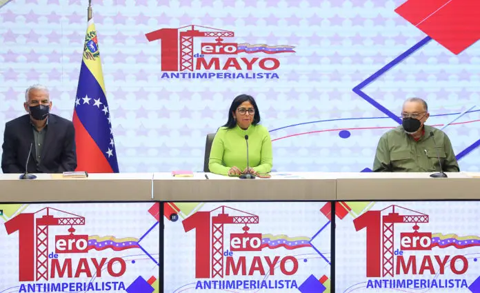 Nicolás Maduro aprobó este domingo un "bono único compensatorio" de 10.000 bolívares, unos 2.223 dólares al cambio oficial; para aquellos trabajadores que se jubilaron entre el 1 de enero de 2018 y el 1 de mayo de este año.