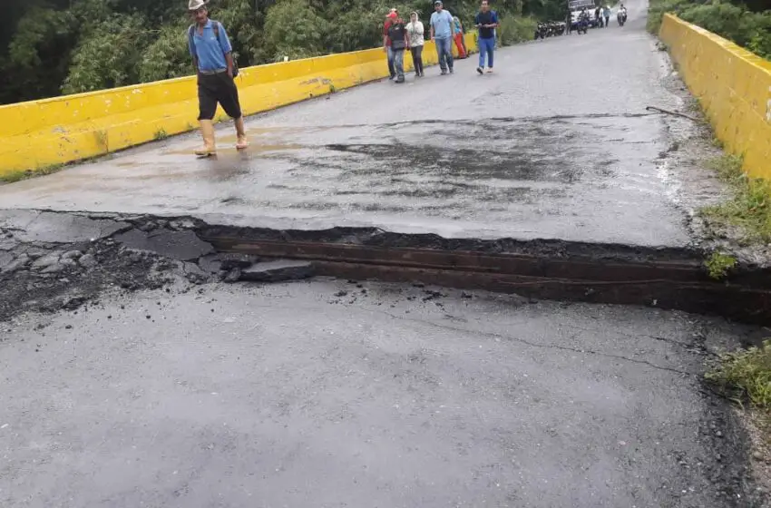  Colapsa puente sobre río Guaruríes en Mérida