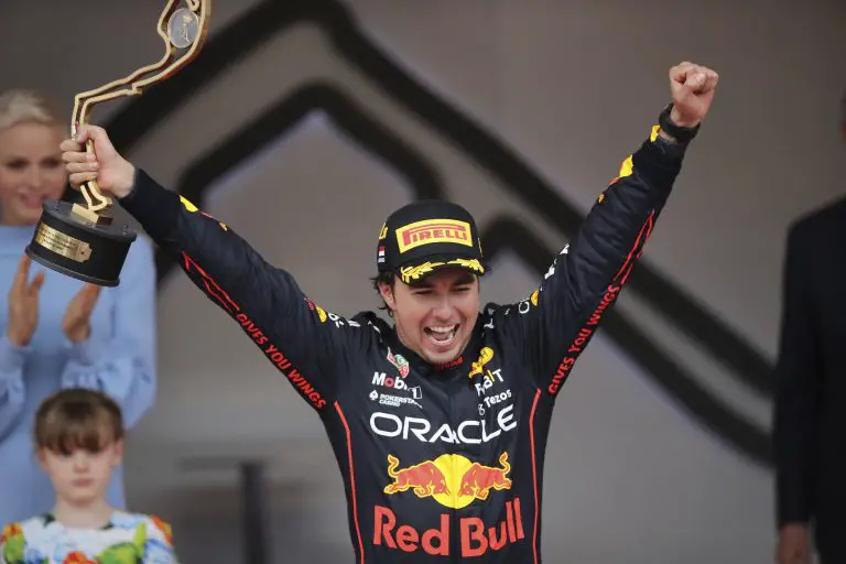 Checo Pérez renovó contrato con Red Bull